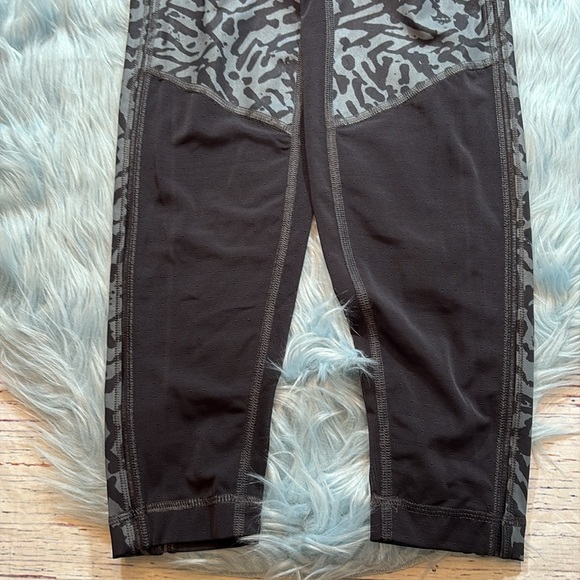 Lululemon Hot To Street Biggie Brushed Animal Coal Black Leggings sz 8 - Picture 5 of 11